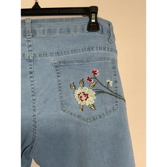 Sandpiper Petite Flowery Embroidered Shorts Size 14P - USED - Picture 9 of 10